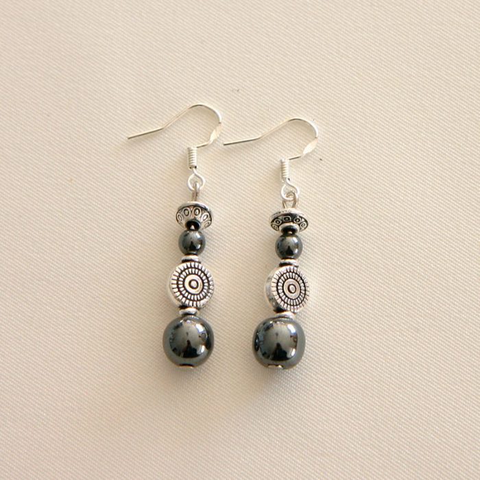 Boucles d'oreilles fantaisies hématite avec crochets en argent – Image 2