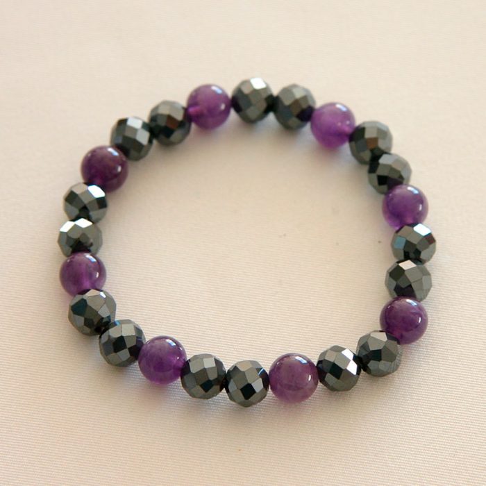Bracelet élégant perles 8mm d'hématite et améthyste – Image 3