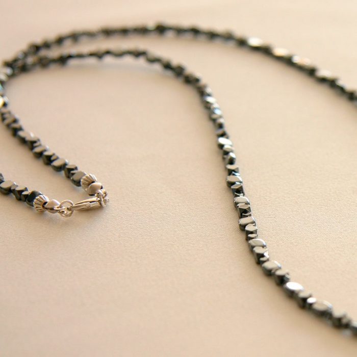 Collier sautoir perles d'hématite – Image 3