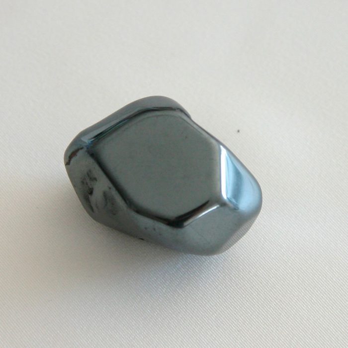 Pierre polie d'hématite 116 gr 4,5 cm - Pièce unique – Image 4
